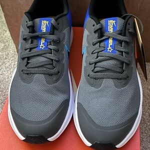 Nike Star Runner 3 Gray Sneakers with Blue Accents